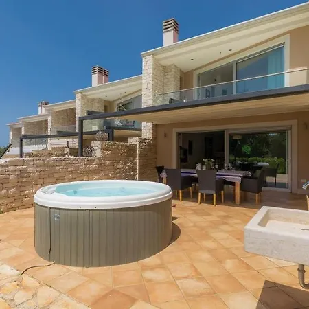 Bobos Place With Jacuzzi 46e Villa
