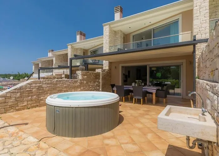 Bobos Place With Jacuzzi 46e Villa