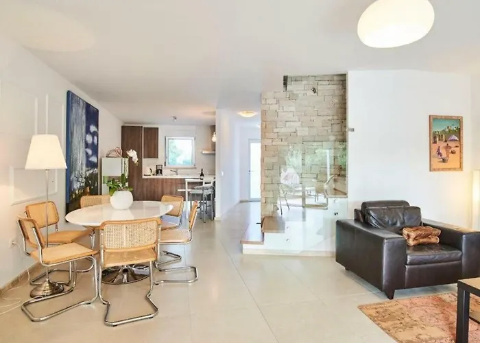 Bobos Place With Jacuzzi 46e